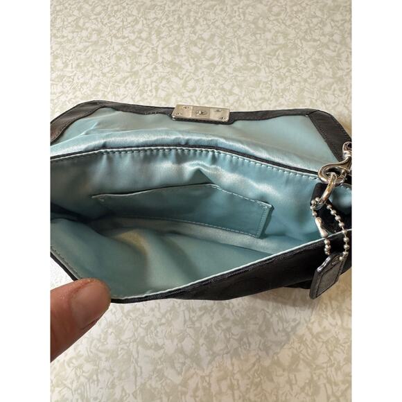 Coach Baguette Bag Authentic Y2k with Baby Blue Interior - Picture 4 of 5